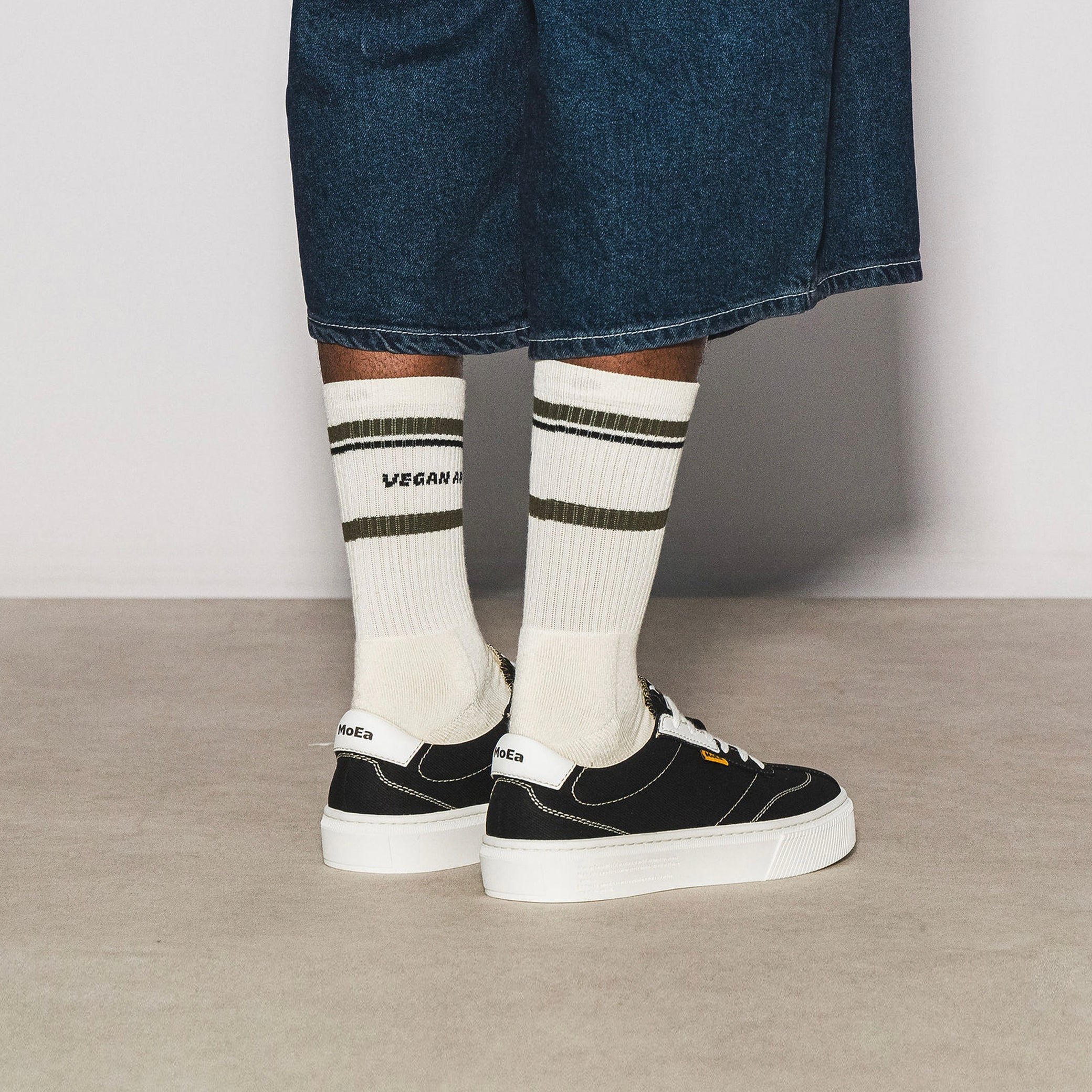 GEN4 - Banana Black & White - Image 8